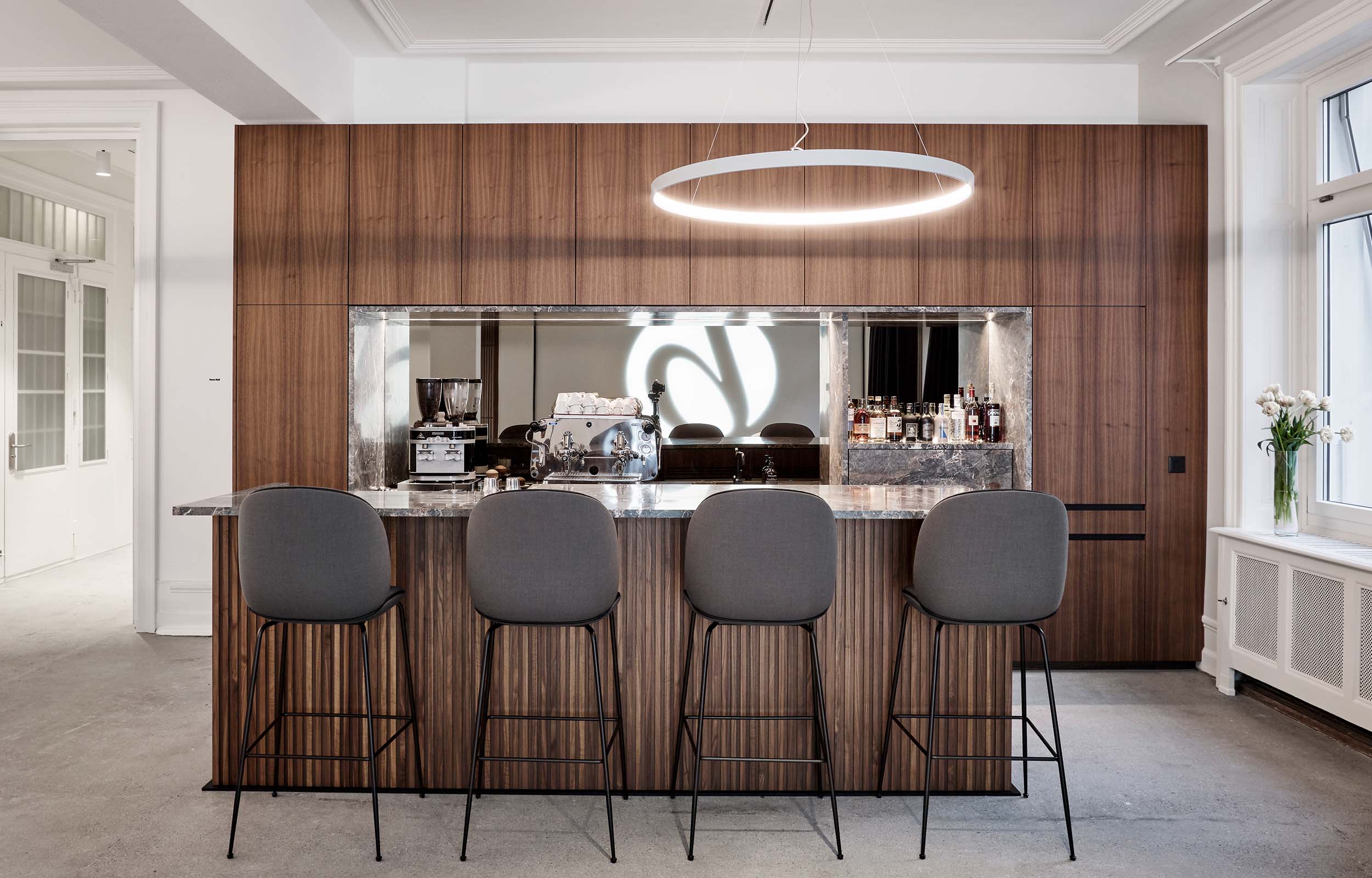 Arbeitswelten. Buero. Cafe Bar. Mieterausbau. Head Office Agentur - MACH Architektur.