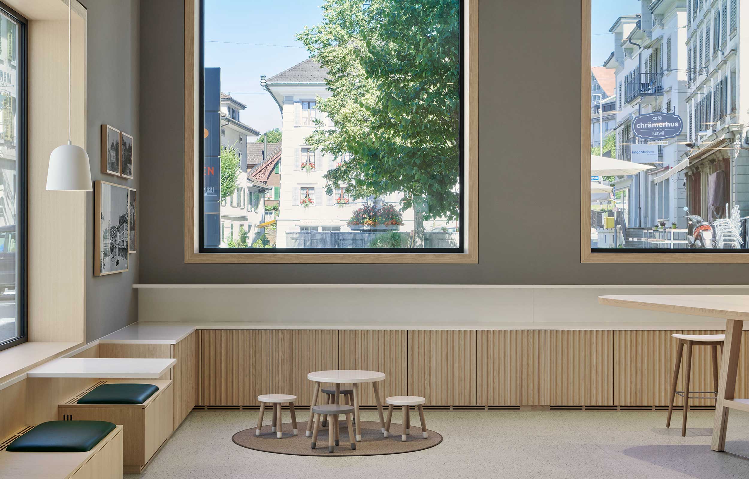 Banken & Finanz. Kundenhalle. Raiffeisen Bank - MACH Architektur.